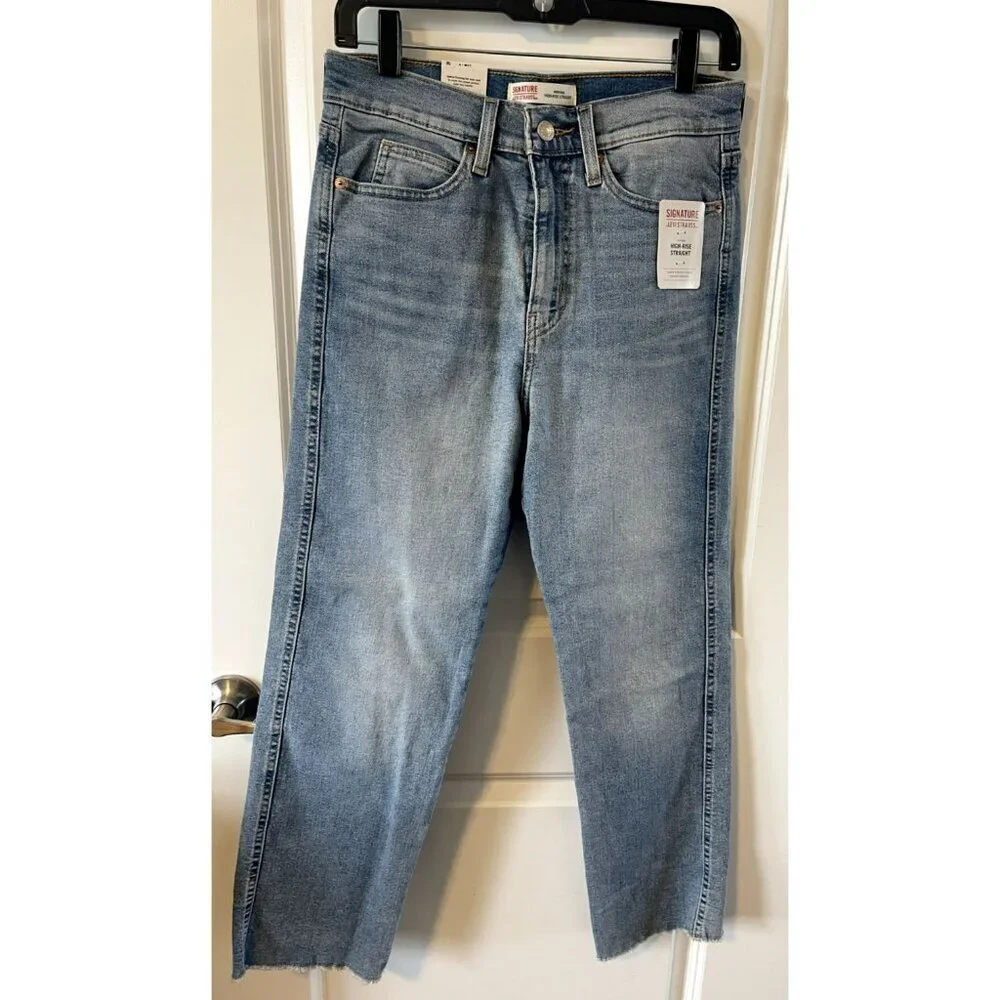 NWT Signature Levis Women's Heritage High Rise Straight Jeans Raw Hem 4/27 light
